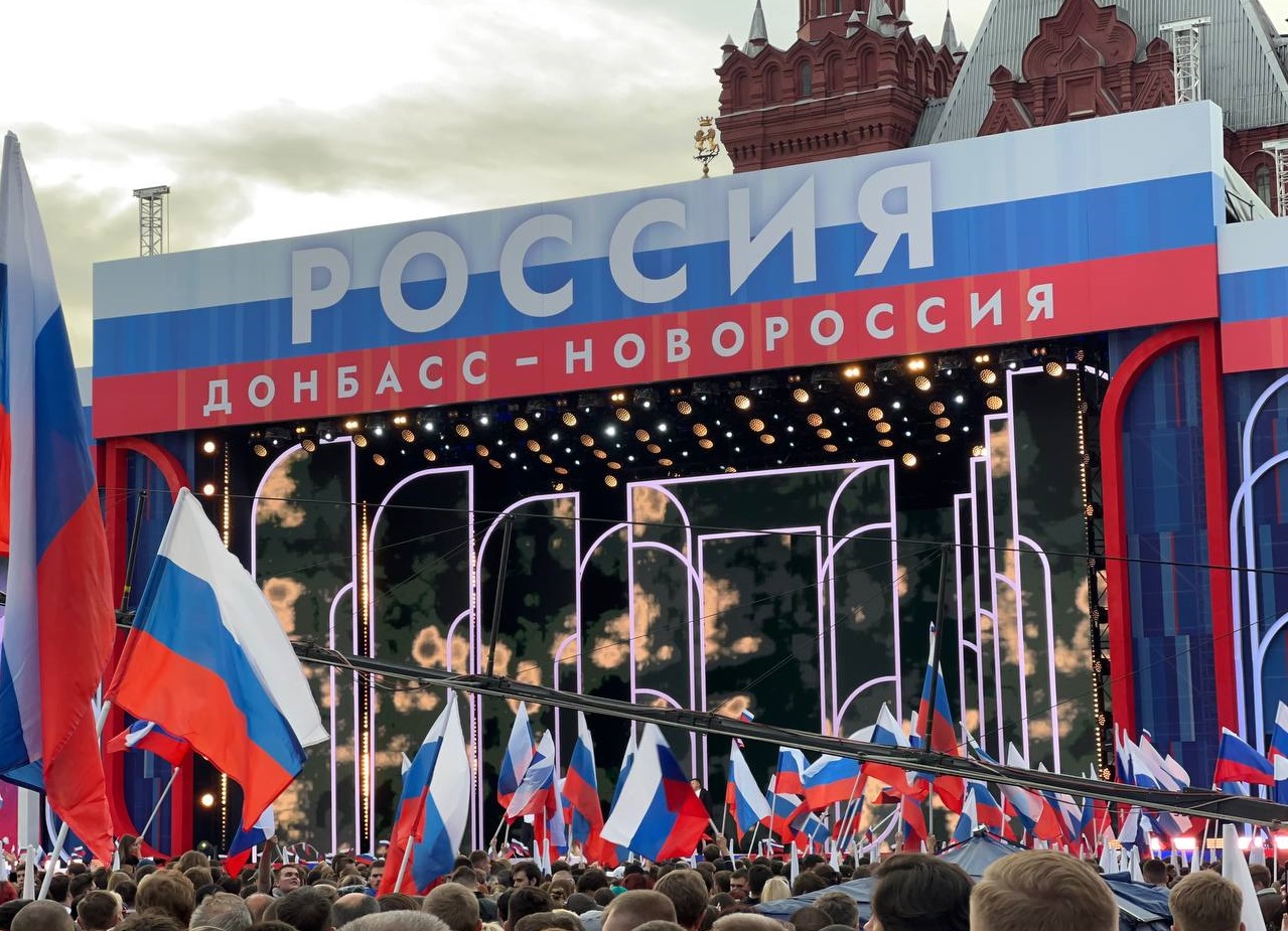 Страна отметила годовщину воссоединения новых регионов с Россией - фото 1