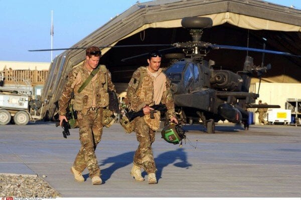 Англия прекратила вывоз своих граждан и союзников из Афганистана и дарит им "крокодиловы слезы" - фото 6