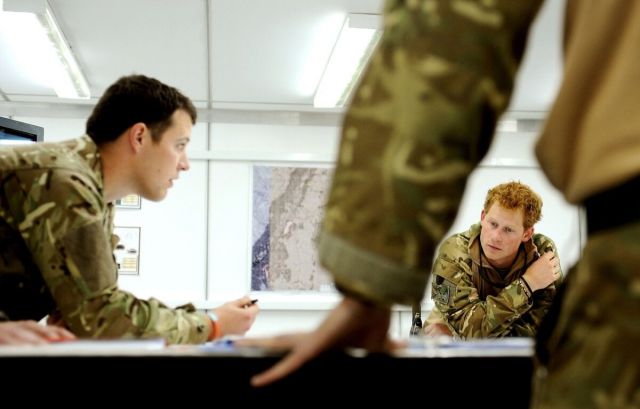 Англия прекратила вывоз своих граждан и союзников из Афганистана и дарит им "крокодиловы слезы" - фото 1