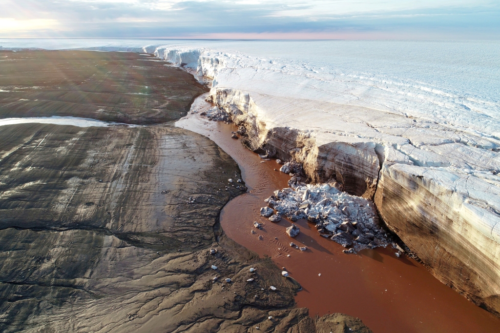 Географы МГУ изучают, каким образом естественные природные изменения и деятельность человека влияют на природу Арктики - фото 2