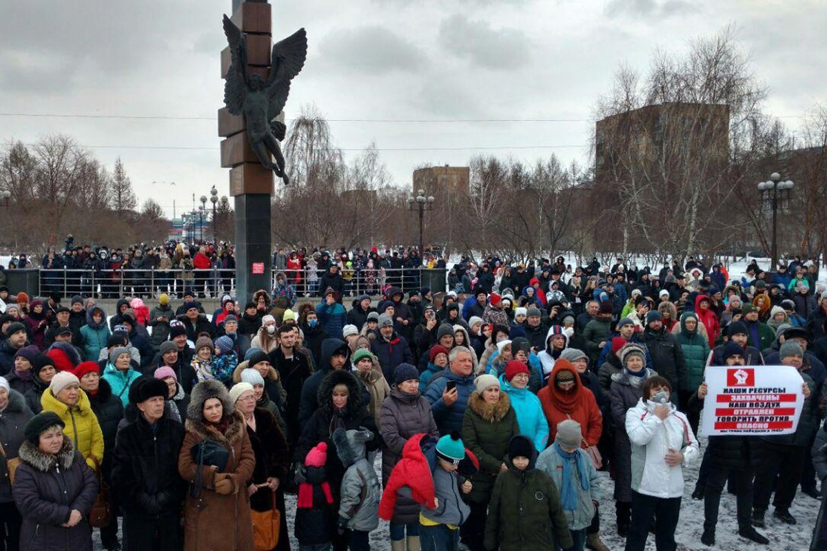 Красноярцы на митинге против «черного неба» потребовали отставки губернатора - фото 1