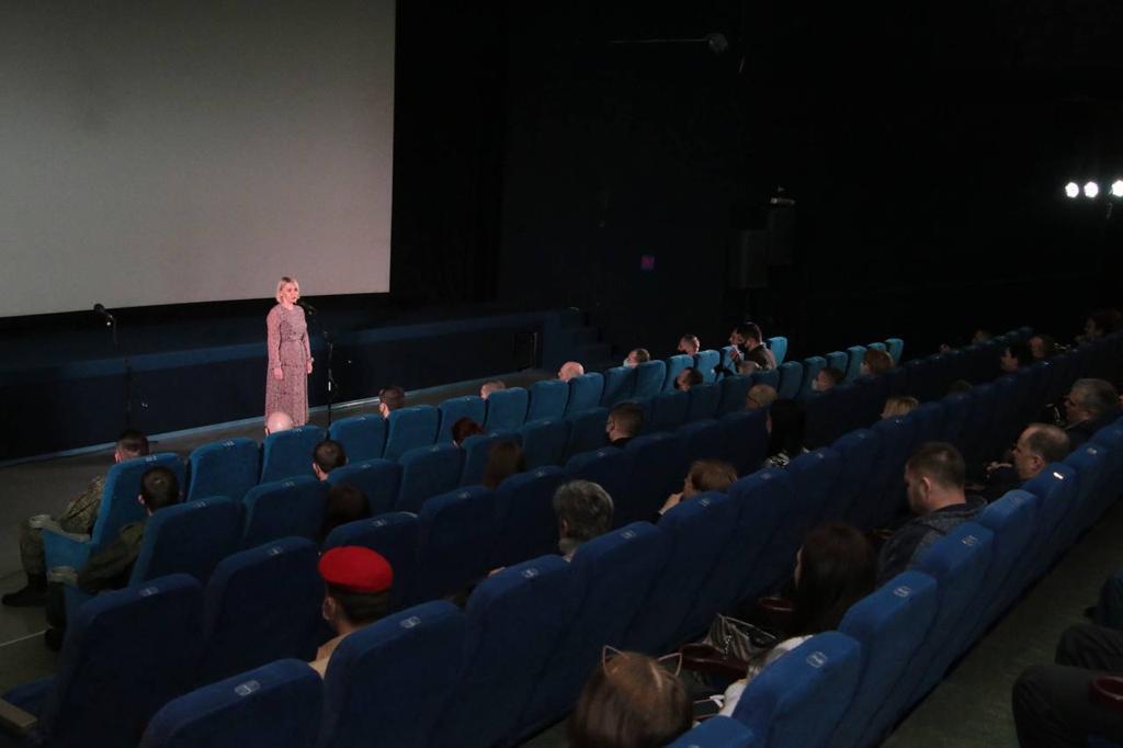 В Донецке состоялся премьерный показ фильма «Пункт пропуска»  о возращении российских военнослужащих из украинского плена - фото 2