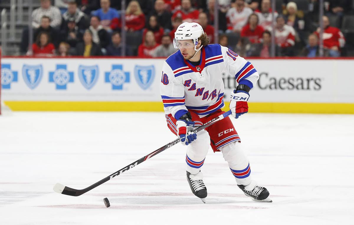 Артемий Панарин забросил десятую шайбу в нынешнем сезоне регулярного чемпионата НХЛ - фото 1