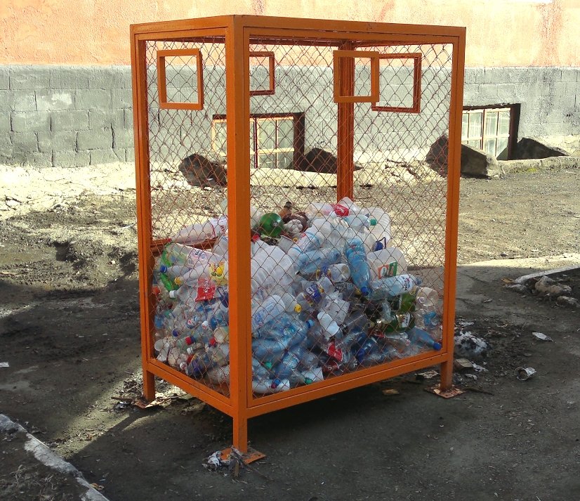В Тамбове выкинули в специализированные контейнеры больше 8 тонн пластиковых бутылок - фото 1