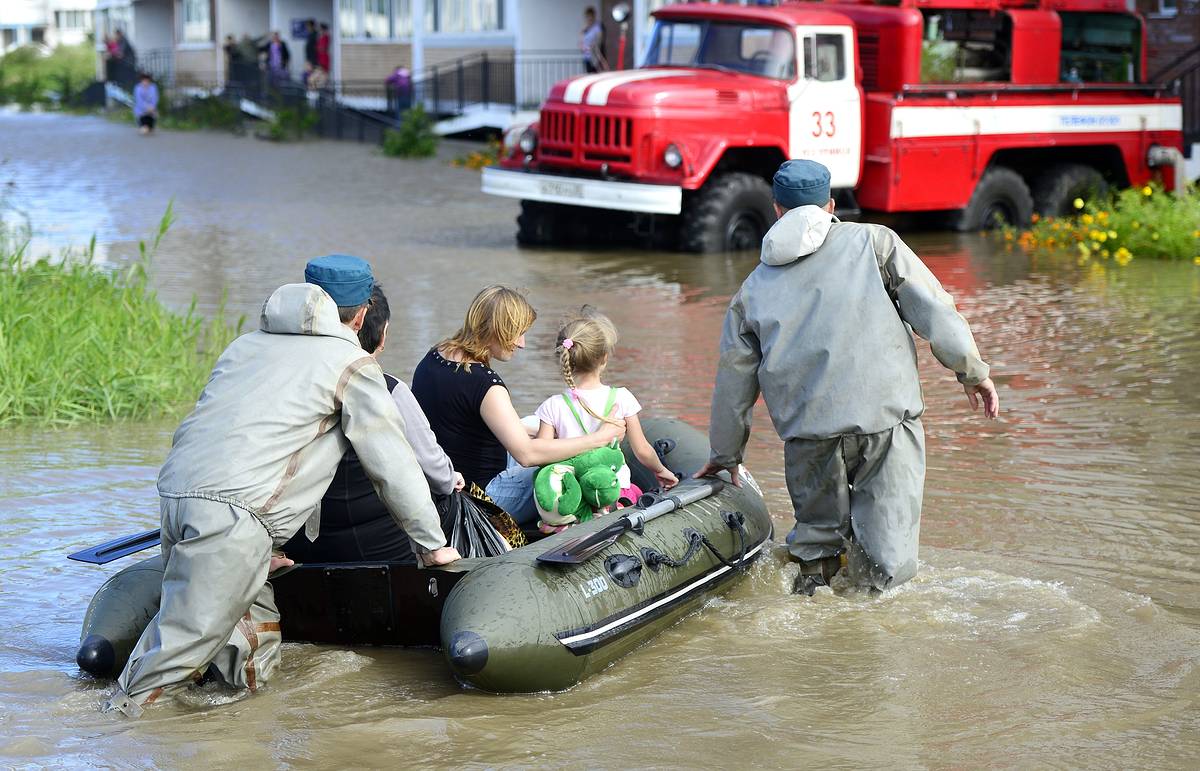 В Приморье начали эвакуацию людей из-за паводка после тайфуна - фото 2