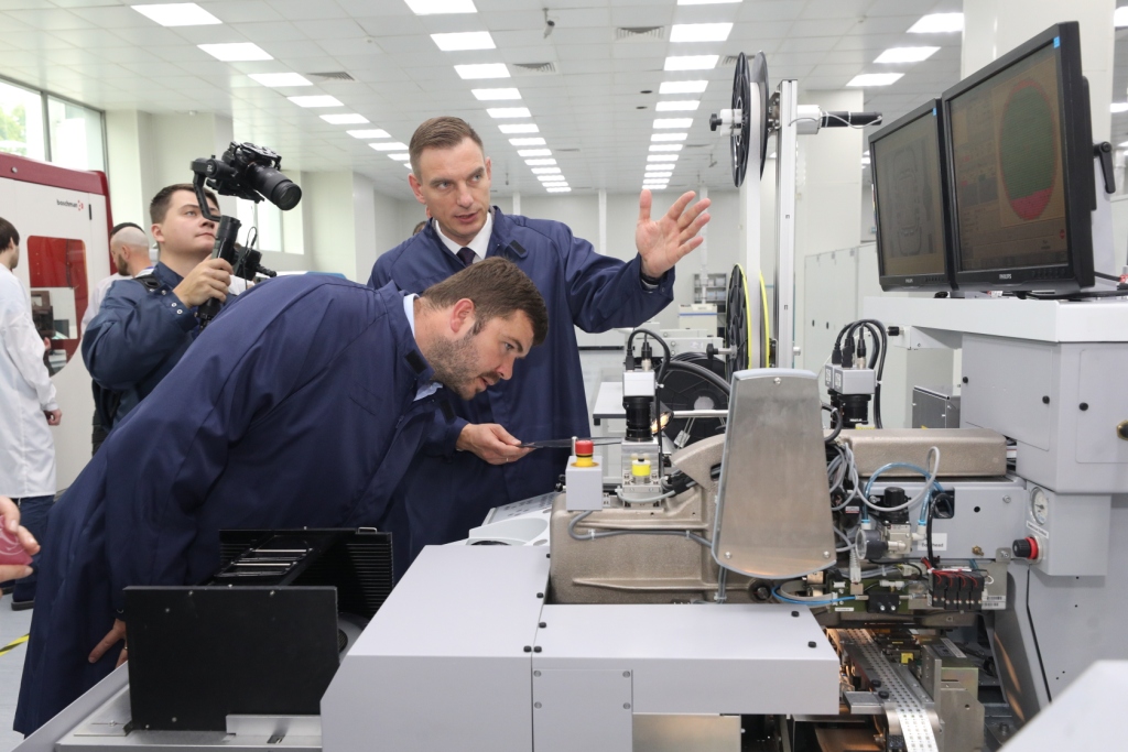 Крупнейший производитель микроэлектроники Москвы представил линию по изготовлению чип-модулей для электронных паспортов - фото 2