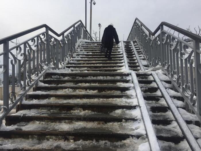 Владивосток из-за природной аномалии превратился в ледяной ад  для жителей, оставшихся без воды, света, тепла и связи - фото 2