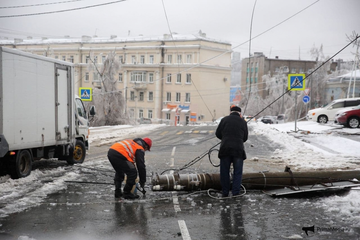 Владивосток из-за природной аномалии превратился в ледяной ад  для жителей, оставшихся без воды, света, тепла и связи - фото 4