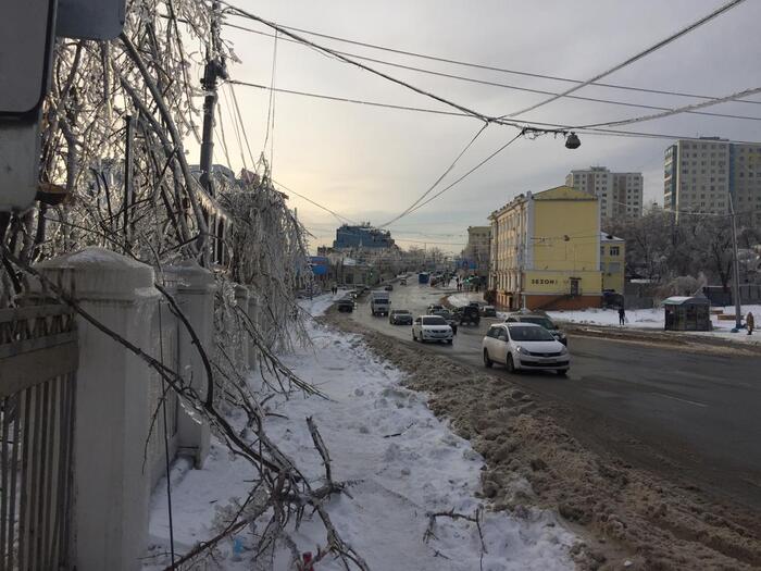 Владивосток из-за природной аномалии превратился в ледяной ад  для жителей, оставшихся без воды, света, тепла и связи - фото 13