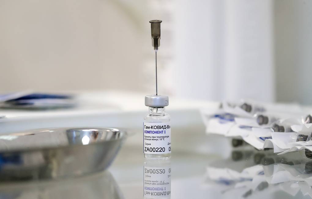 О начале поставок "Спутника V" для масштабной вакцинации в России сообщает компания Biocad - фото 1