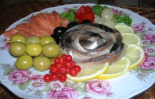 Рыбная тарелка. Подборка оригинальной подачи рыбы и морепродуктов на праздничный стол - фото 1