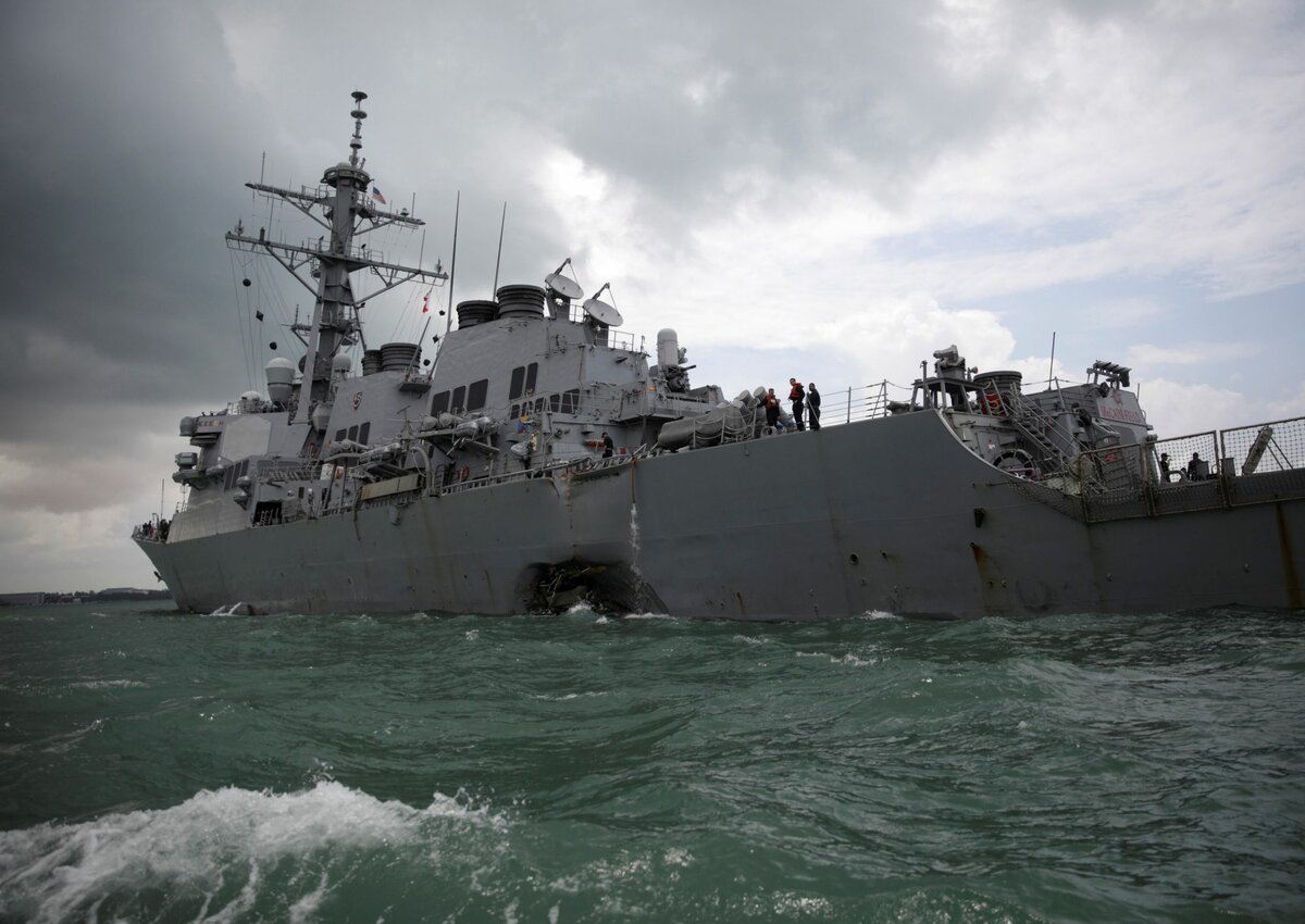 В ВМС США объяснили заход эсминца USS John S. McCain в российские воды - фото 1