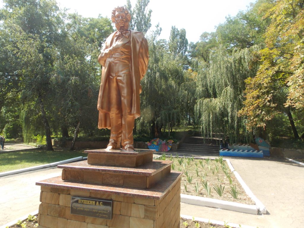 В Донецке открыли памятник Пушкину - фото 1