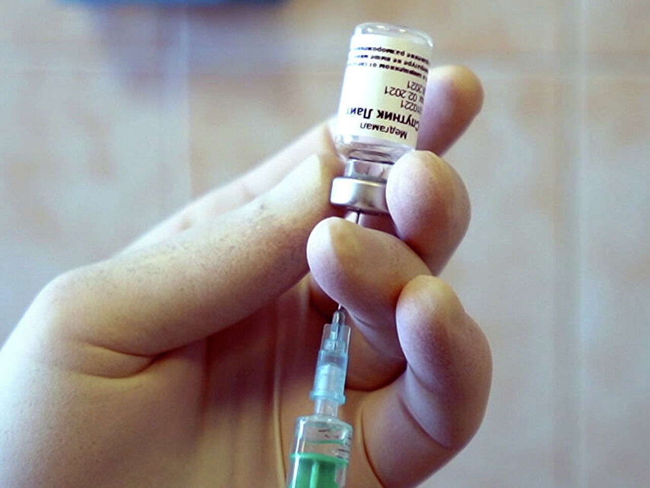 Мифы о вреде вакцинации от коронавируса разоблачает врач - фото 1