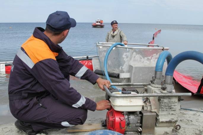 На международных учениях в Балтийском море отработали ликвидацию нефтеразливов - фото 2