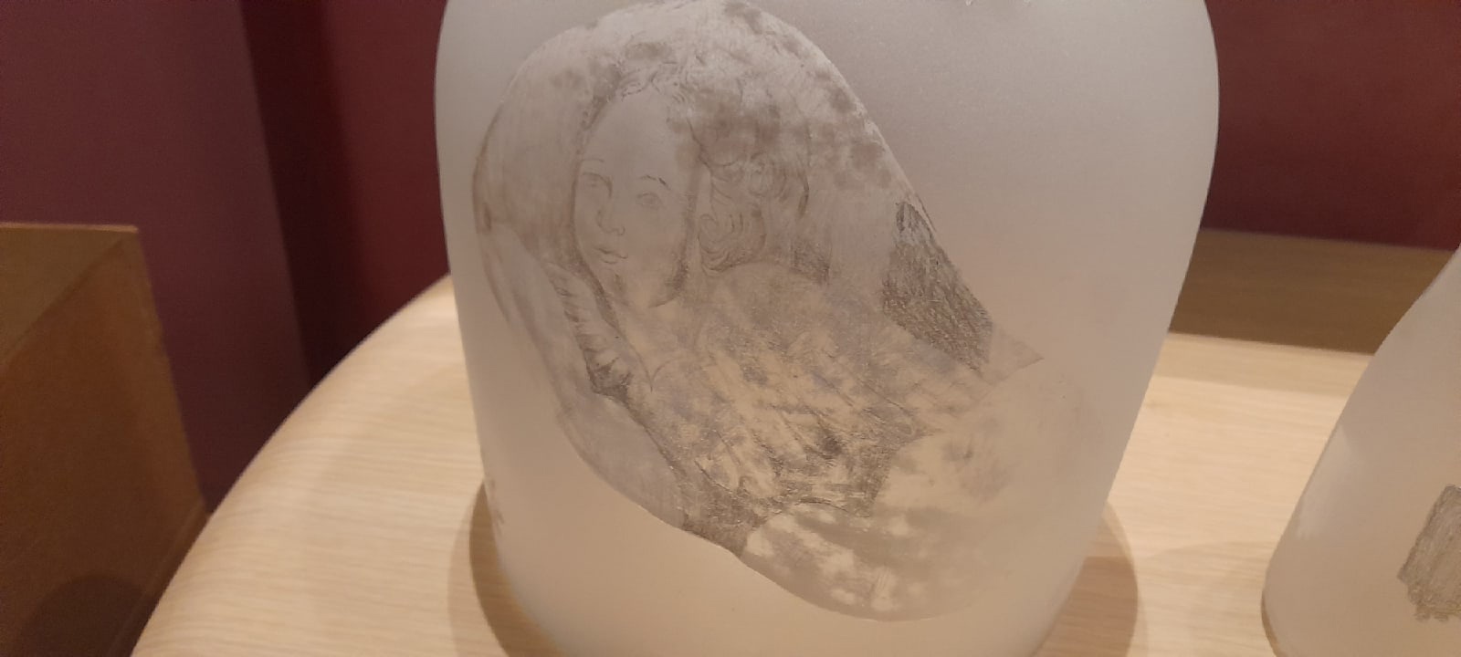 Художница из Санкт-Петербурга представила коллекцию стеклянных ваз и подсвечников, вдохновлённых историей и архитектурой Кенозерья - фото 2