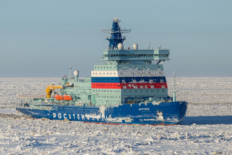 Атомный ледокол «Арктика» впервые совершил проводку судов на Чукотку - фото 1