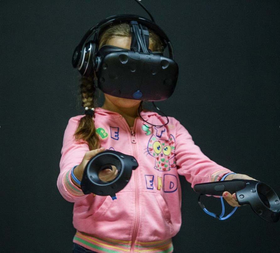 День VR: в Москве открылся виртуальный завод по производству меда - фото 1