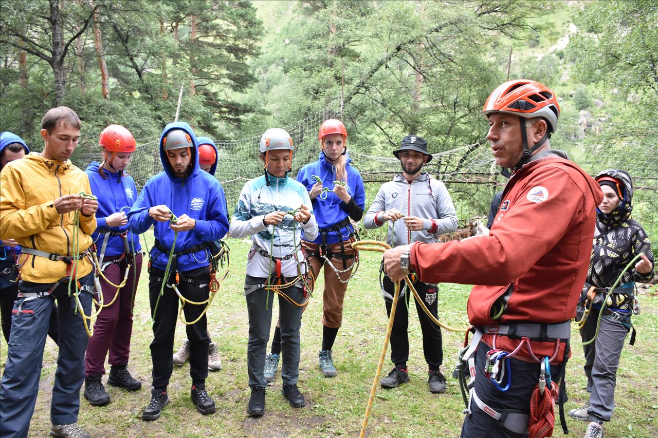 До 31 мая можно стать участником «Школы безопасности» и освоить навыки альпинизма в горах Кавказа под руководством опытных инструкторов - фото 5