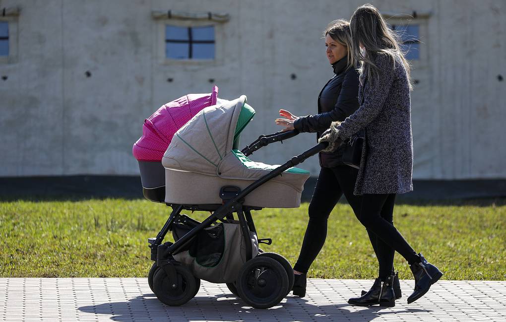 Владимир Путин поручил изменить законодательство о доступности социальной поддержки для семей с детьми - фото 1