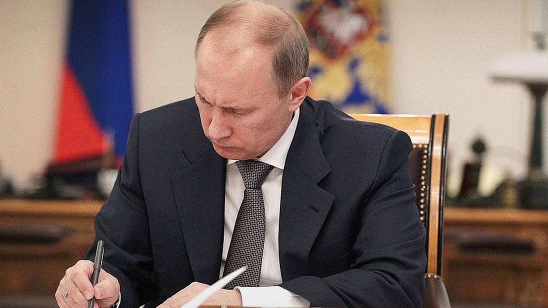 Владимир Путин подписал указ о мерах по обеспечению социально-экономической стабильности - фото 1