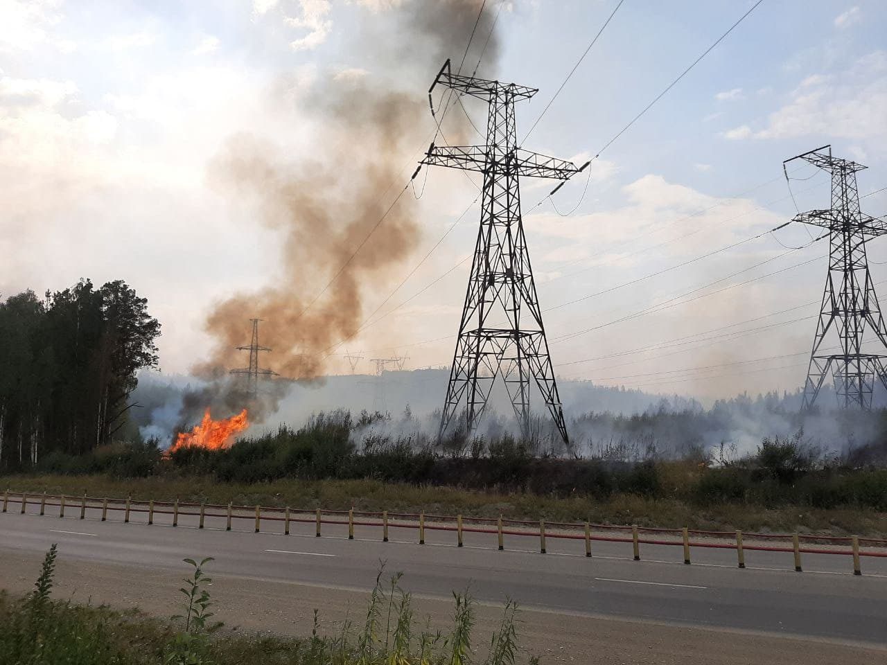 Лесной пожар у горы Волчихи, расположенной возле городов Ревда и Первоуральск - фото 3