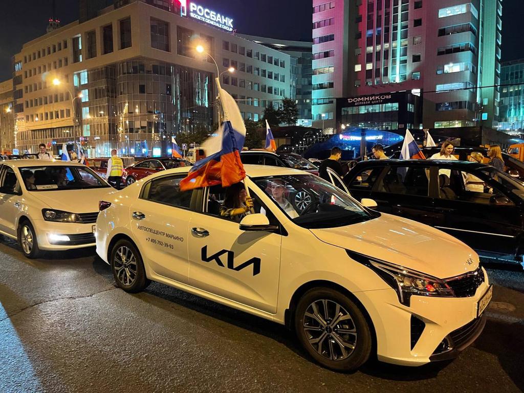  АвтоСпецЦентр Марьино присоединился к автопробегу, приуроченному ко Дню Государственного флага Российской Федерации - фото 1