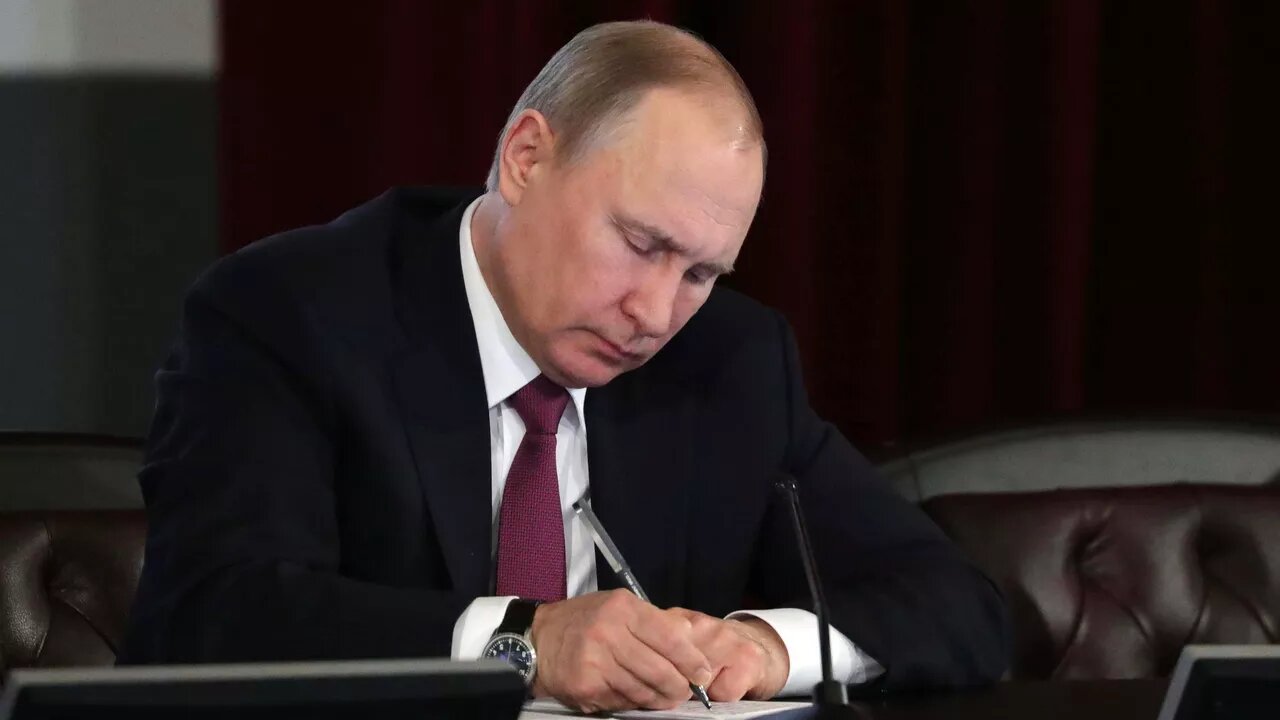 Владимир Путин подписал закон о дополнительных требованиях к выгулу животных - фото 1
