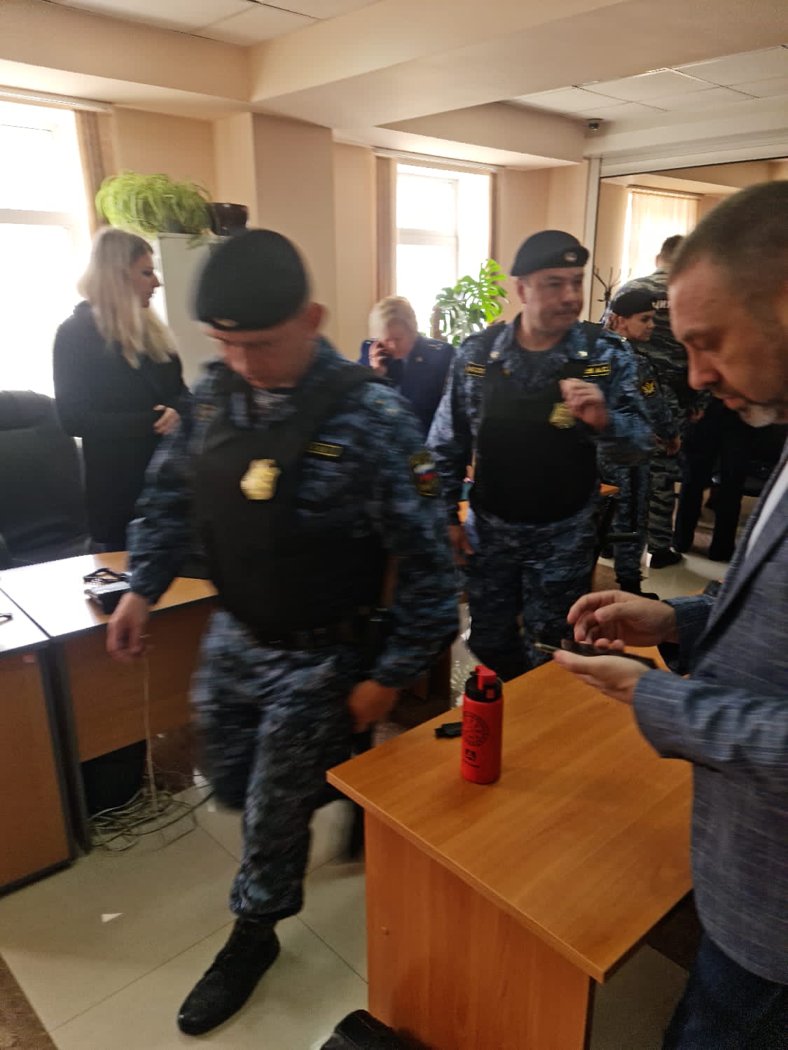 Тюремный срок за защиту природы Камчатки: сотрудников Кроноцкого заповедника взяли под стражу в здании суда - фото 3