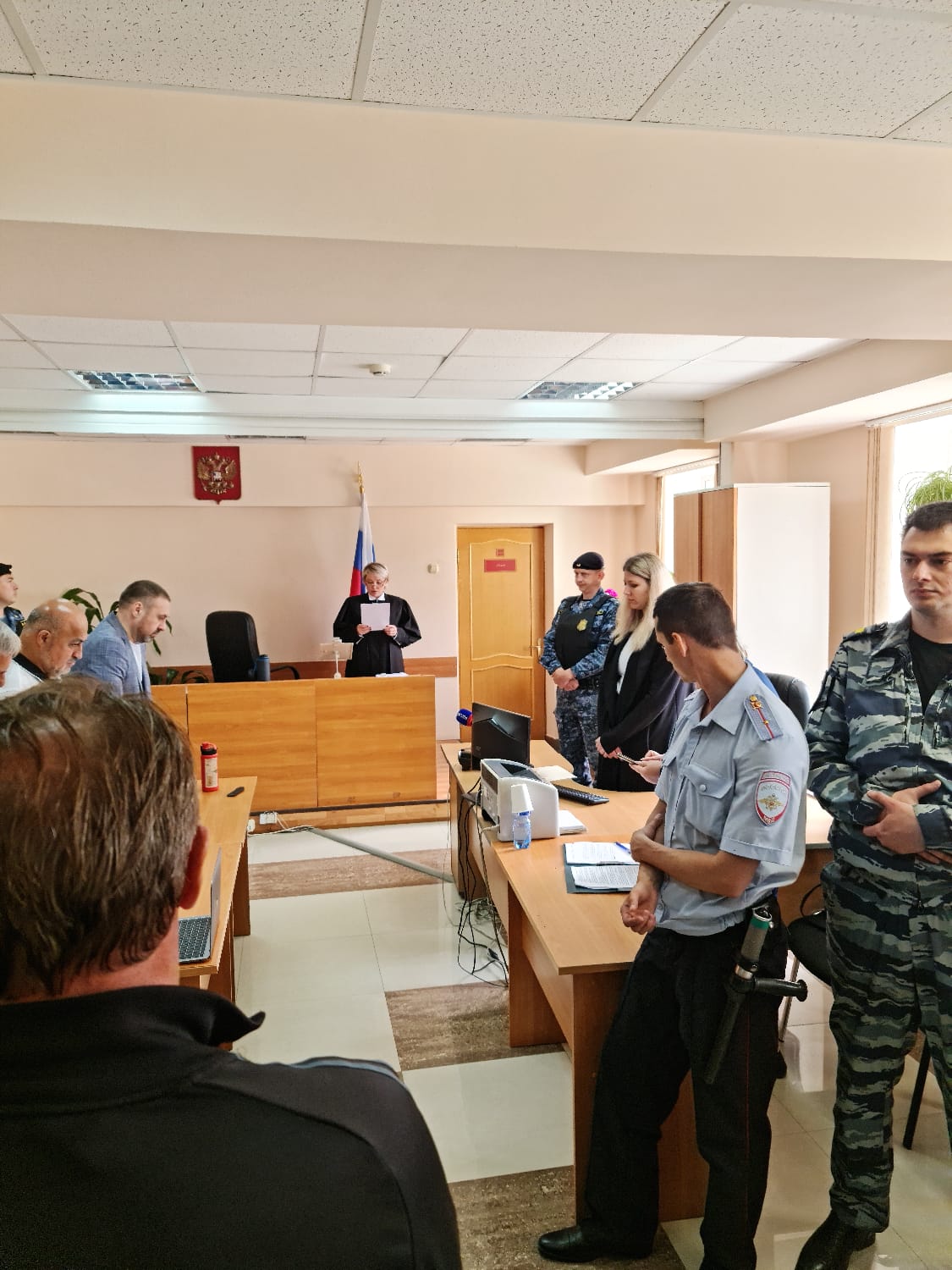 Тюремный срок за защиту природы Камчатки: сотрудников Кроноцкого заповедника взяли под стражу в здании суда - фото 4