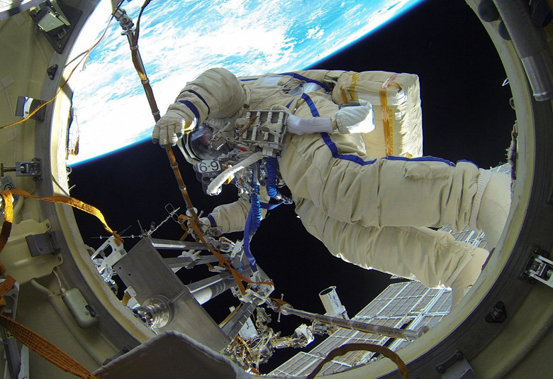 В России разработали робота для спасения космонавтов в открытом космосе - фото 1