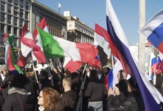 «Россия с нами, и с нами Бог»: В Турине прошла демонстрация против русофобии - фото 1