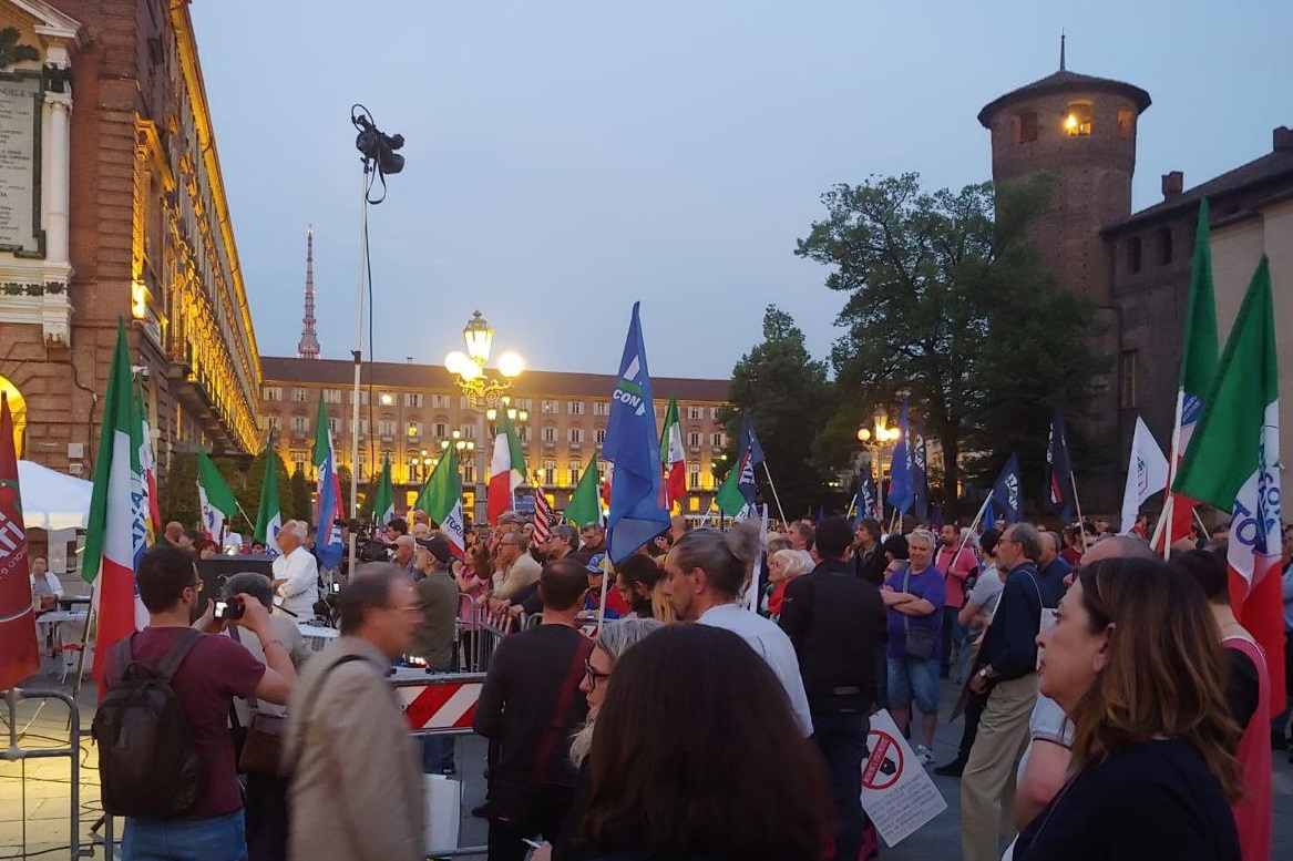 «Россия с нами, и с нами Бог»: В Турине прошла демонстрация против русофобии - фото 2