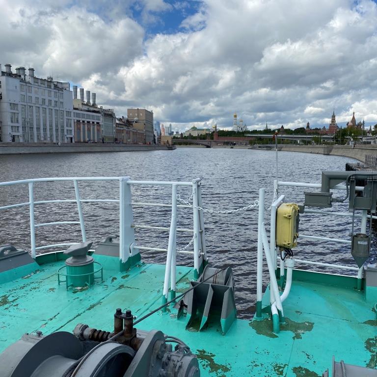 Судно «Экопатруль» начало патрулирование акватории реки Москвы - фото 3