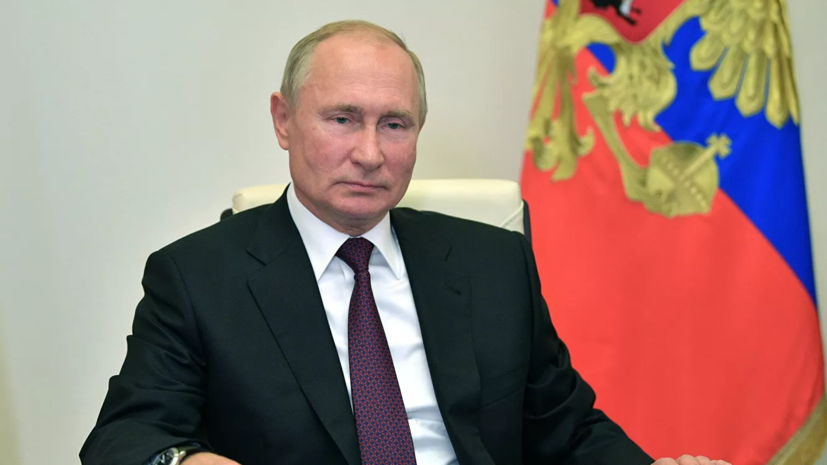 Владимир Путин поручил перевести социально значимые услуги в электронный вид - фото 1