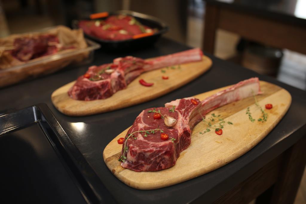 В Москве прошла презентация нового мясного бренда «Стейковка» в формате мастер-класса с популярным шеф-поваром - фото 2