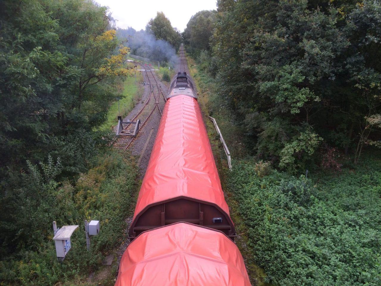 Активисты в Германии на 5 часов блокировали проезд поезда с ядерными отходами - фото 2