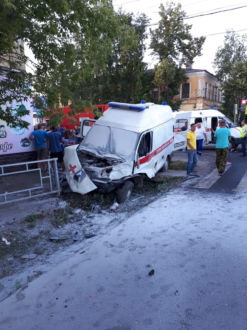 В Моршанске Тамбовской области произошло ДТП с участием «Скорой» и гибелью фельдшера (фото, видео) - фото 3