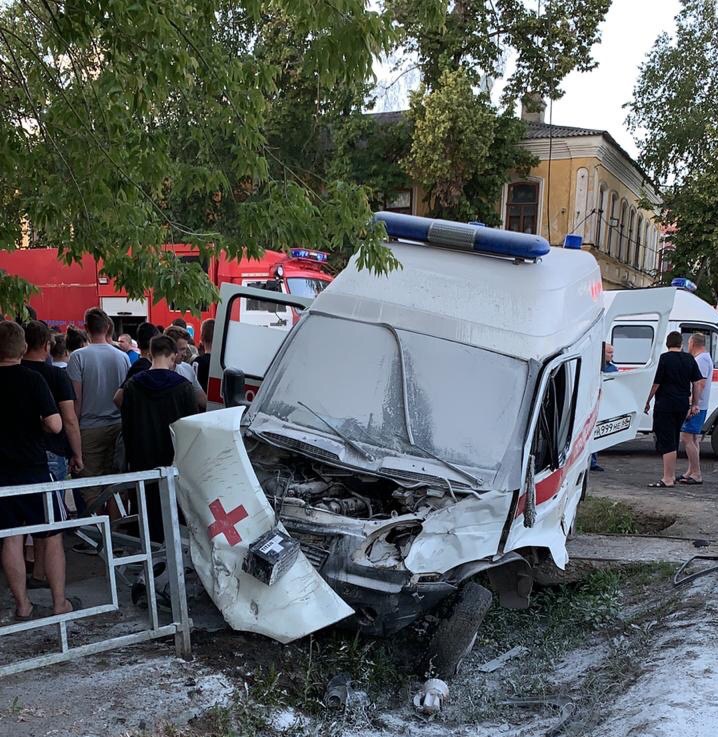 В Моршанске Тамбовской области произошло ДТП с участием «Скорой» и гибелью фельдшера (фото, видео) - фото 4