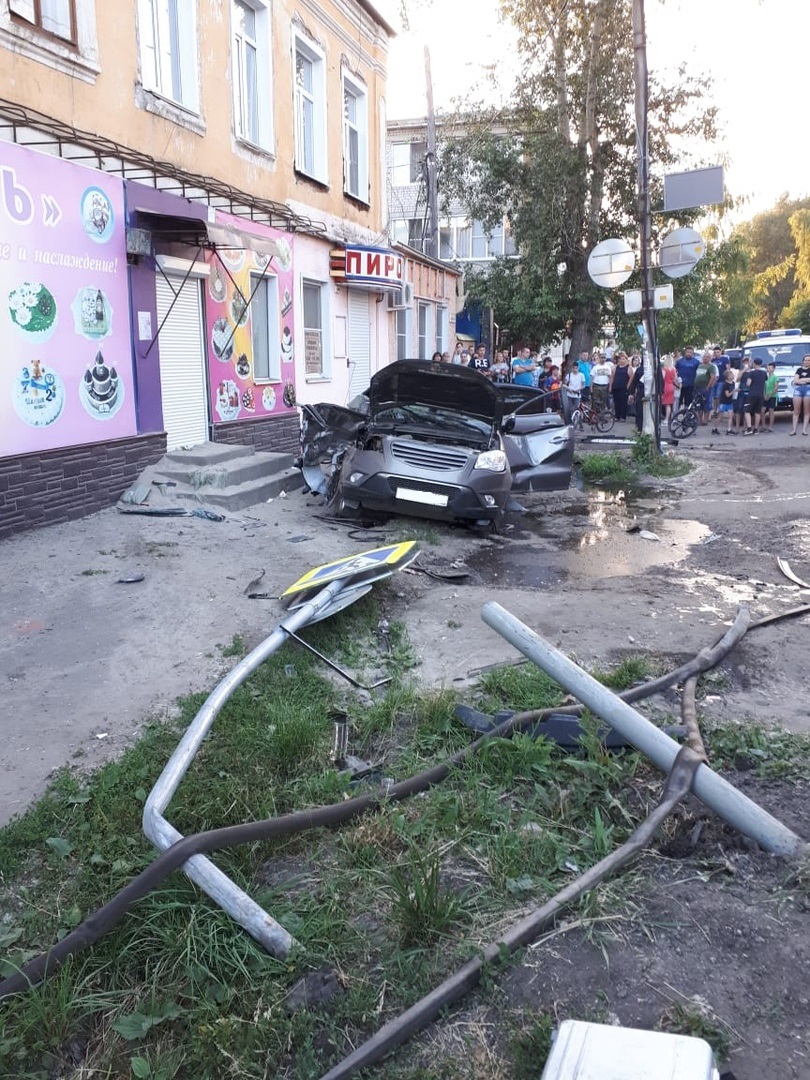 В Моршанске Тамбовской области произошло ДТП с участием «Скорой» и гибелью фельдшера (фото, видео) - фото 7
