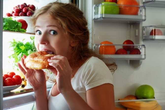 Ученые опровергли миф о вреде пищи после шести вечера - фото 1