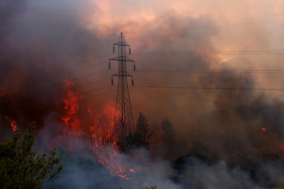 Греция в огне пожаров. Туристов призывают быть крайне осторожными - фото 1