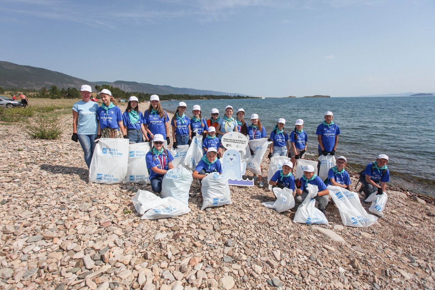 350 мешков мусора собрали школьники в ходе массовой уборки на Байкале                                         в рамках акции «Вода России» - фото 1