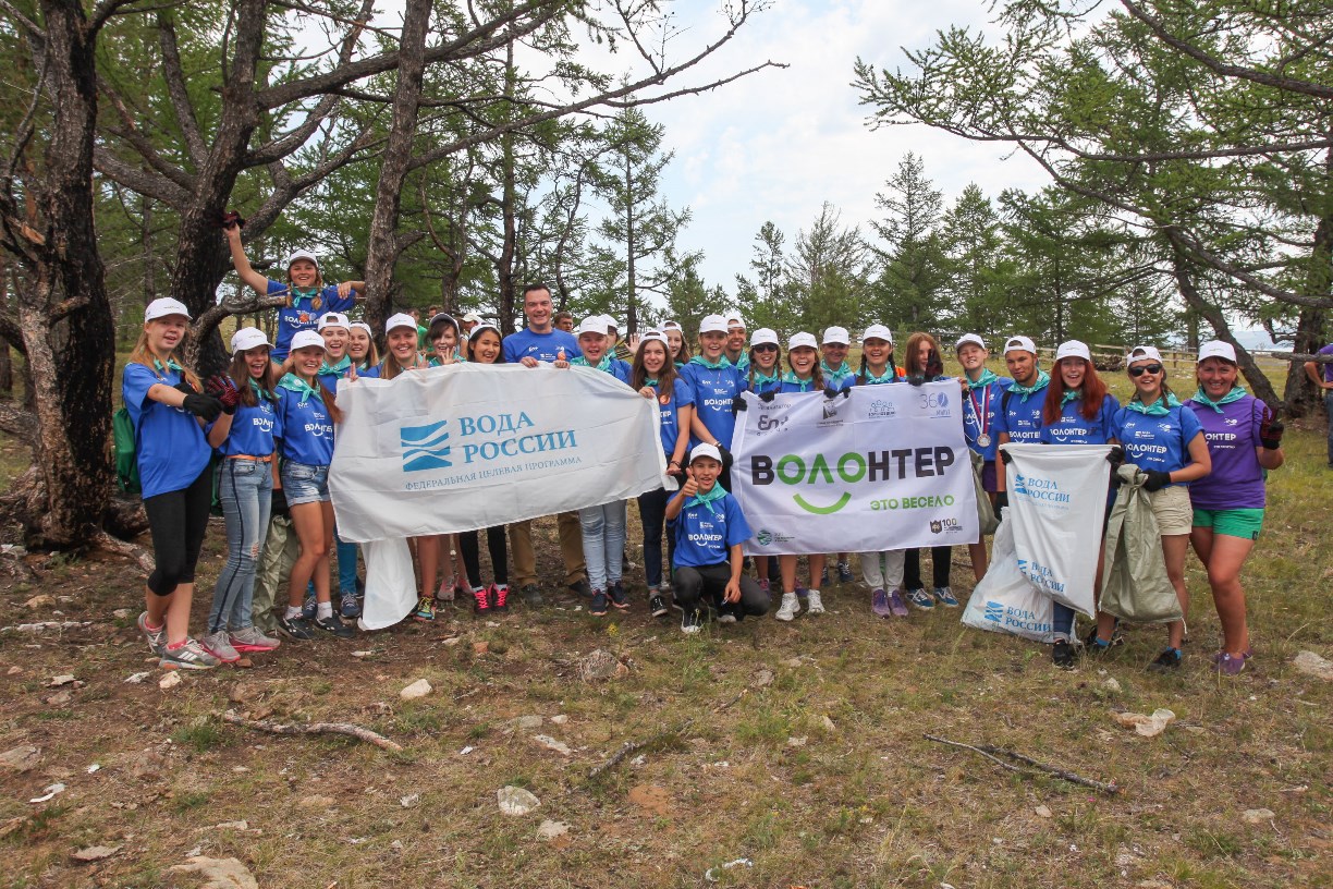 Волонтеры акции «Вода России» и экомарафона En+ Group «360 минут» провели совместную уборку на Байкале - фото 4