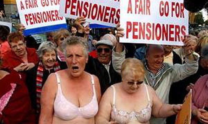 В Австралии обнажились пенсионеры - фото 1