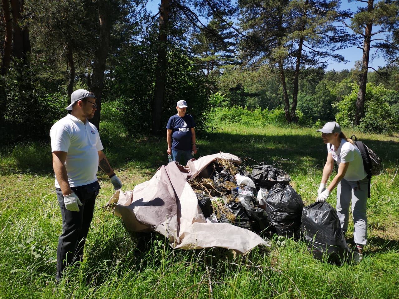 Подмосковные активисты ОНФ помогли очистить от мусора берега Пяловского водохранилища - фото 7