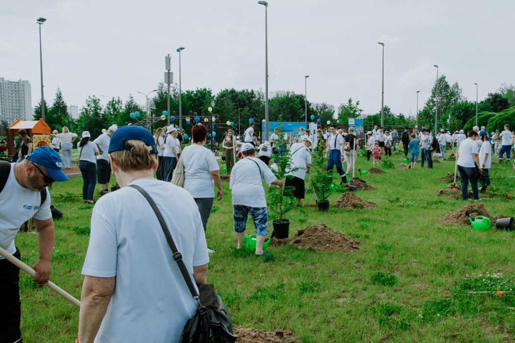 Московский НПЗ продолжил традицию озеленения парков Юго-Восточного округа - фото 4