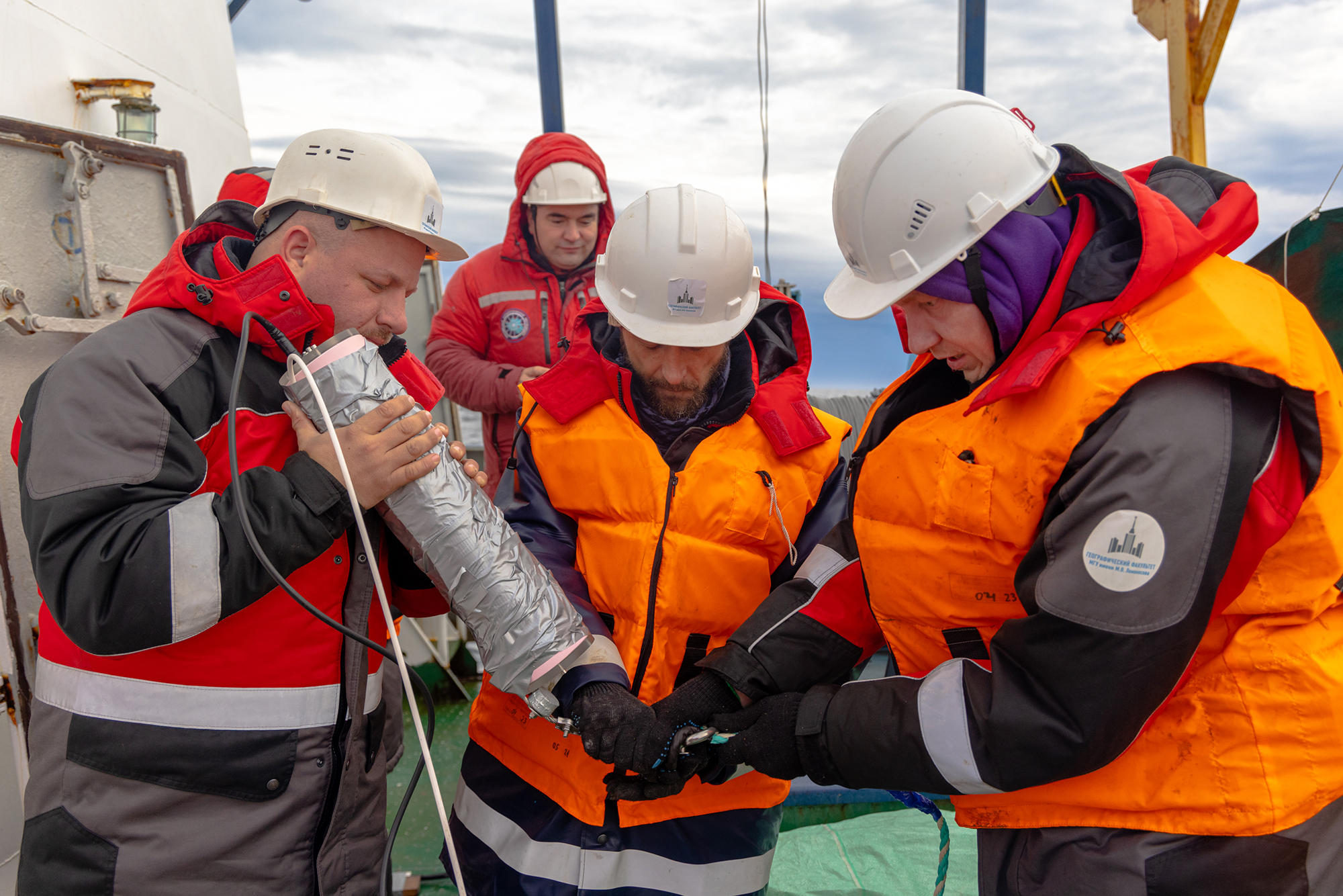 10 февраля состоится премьера документального фильма «Арктическая одиссея» о работе ученых и недропользователей на шельфе - фото 3