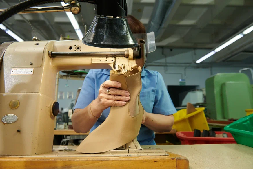 Владислав Овчинский: московская фабрика в 2022 году произвела около миллиона пар обуви - фото 3