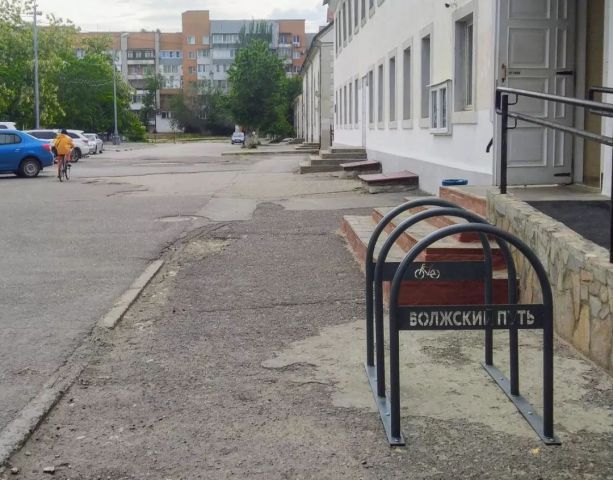 Мы ставим скамейки и велопрарковки в Волгограде... - фото 9